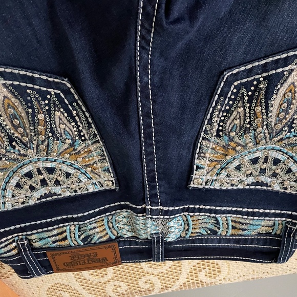 Size 9 Westfield embroidered jeans. - Picture 2 of 5